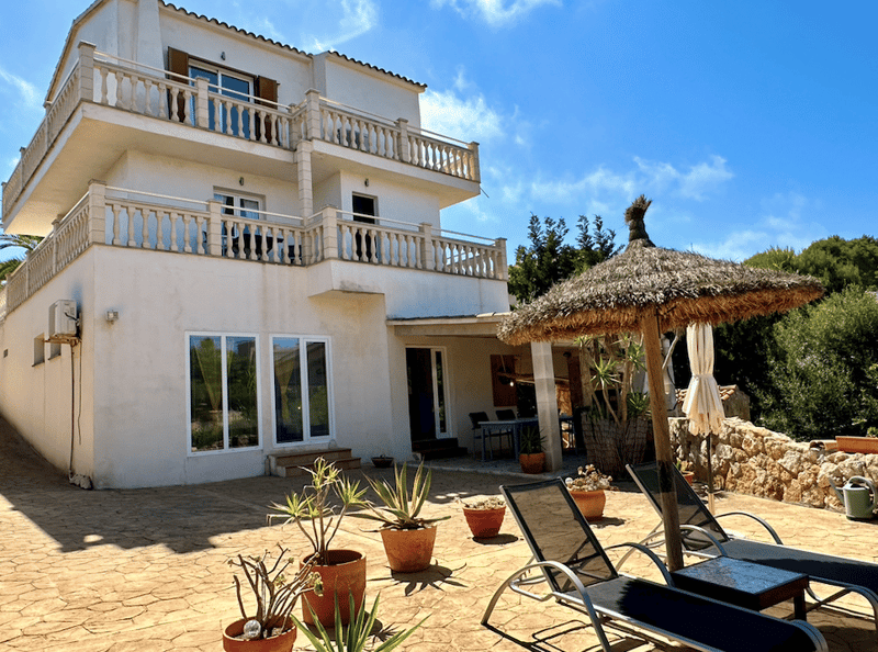 Fantastic property with pool and landlord license for 8 people! (9)