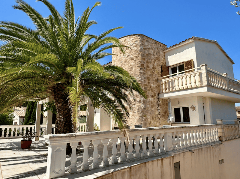 Fantastic property with pool and landlord license for 8 people! (29)