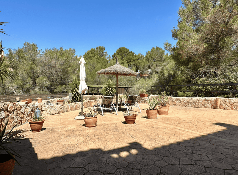 Fantastic property with pool and landlord license for 8 people! (7)