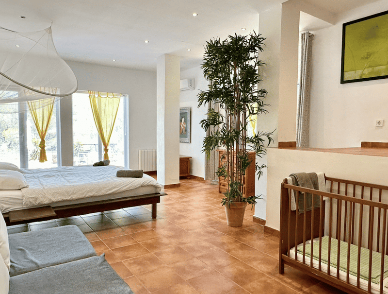 Fantastic property with pool and landlord license for 8 people! (12)