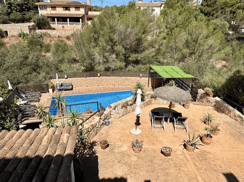 Fantastic property with pool and landlord license for 8 people! (15)