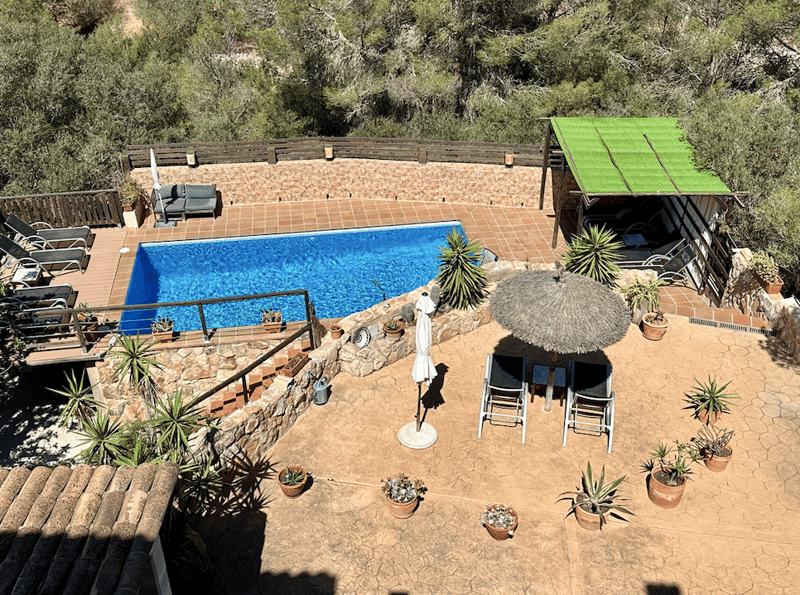 Fantastic property with pool and landlord license for 8 people! (30)