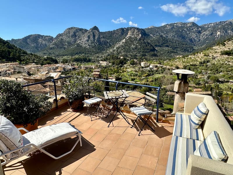 Charming townhouse in Bunyola with a dreamy view! (1)