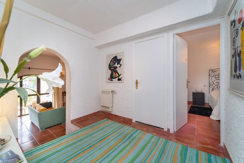 Magnificent property with 3 residential units and 180-degree sea view (7)