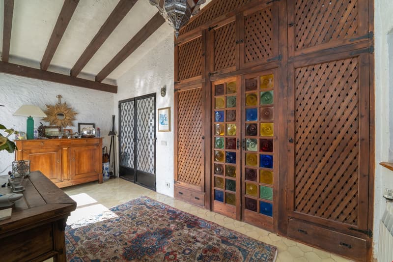 Magnificent property with 3 residential units and 180-degree sea view (16)