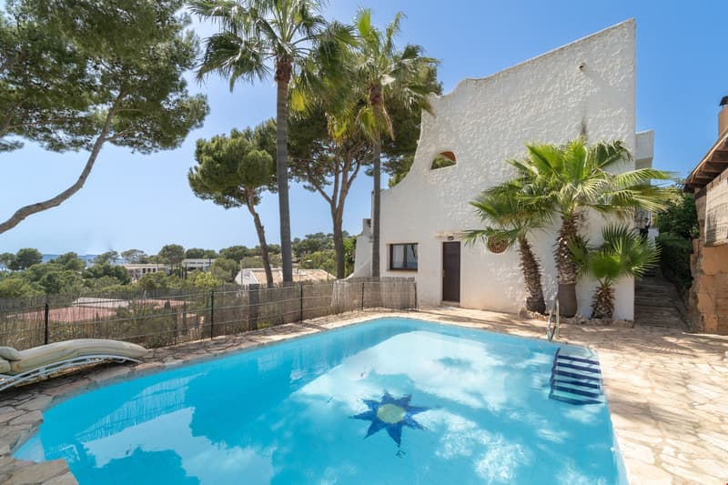Magnificent property with 3 residential units and 180-degree sea view (4)