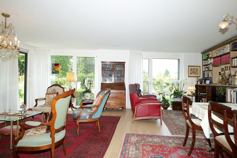 Spacious living in a beautiful location in Binningen (5)