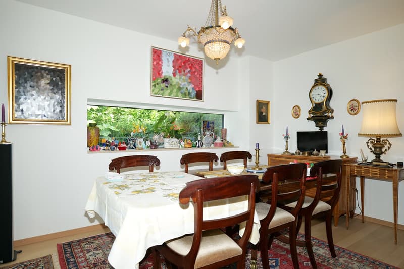Spacious living in a beautiful location in Binningen (6)