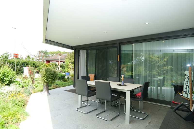 Spacious living in a beautiful location in Binningen (3)