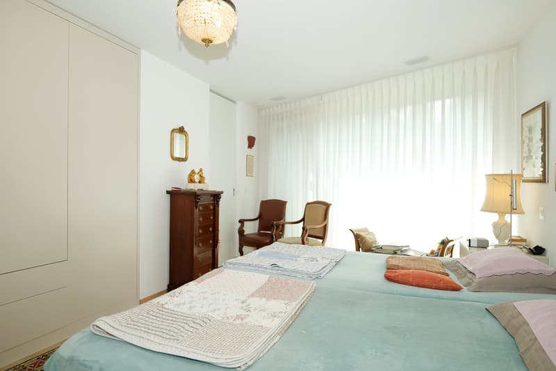 Spacious living in a beautiful location in Binningen (11)