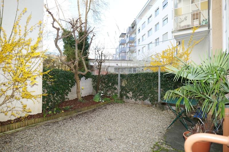 Living in a charming Art Nouveau house in Basel (8)