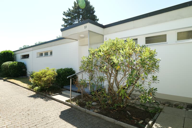 Living on the popular Bruderholz in Bottmingen (1)