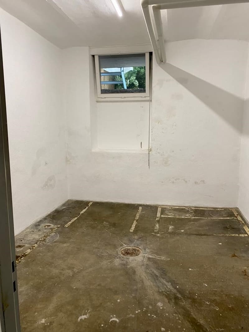 Trockener Lagerraum mit Fenster im St. Johann (4)