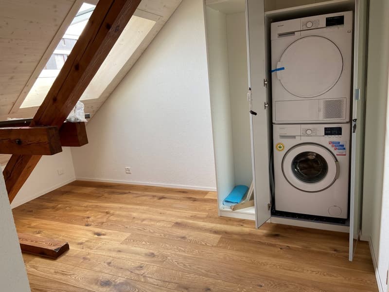 Charmante 2.5-Zimmer-Dachwohnung mit Galerie und Balkon in Liebefeld (17)