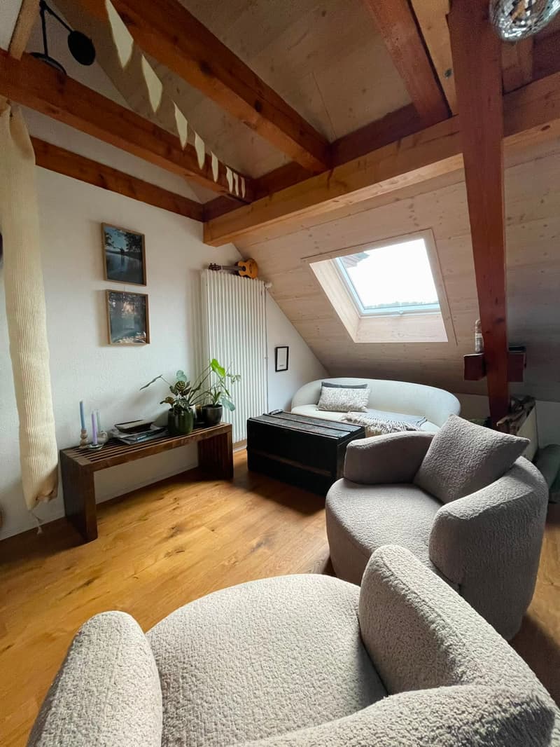 Charmante 2.5-Zimmer-Dachwohnung mit Galerie und Balkon in Liebefeld (4)