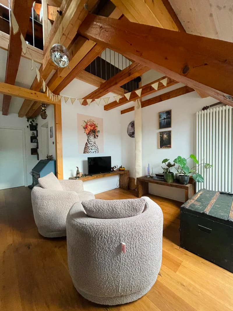 Charmante 2.5-Zimmer-Dachwohnung mit Galerie und Balkon in Liebefeld (2)