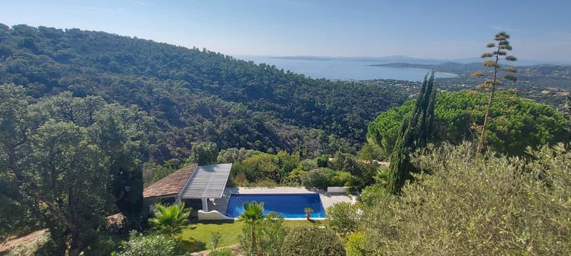 Villa im Provence Stil mit Pool und atemberaubende Panorama-Aussicht über den Golf von St. Tropez (1)