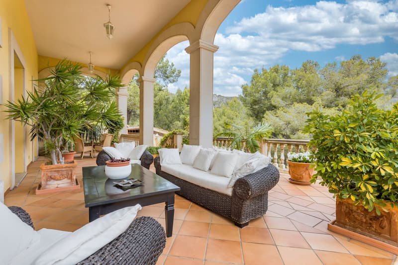 LUXURIOUS VILLA WITH BREATH-TAKING SEA VIEW IN A PRIVILEGED RESIDENTIAL AREA (3)