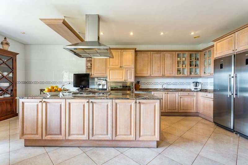 LUXURIOUS VILLA WITH BREATH-TAKING SEA VIEW IN A PRIVILEGED RESIDENTIAL AREA (8)