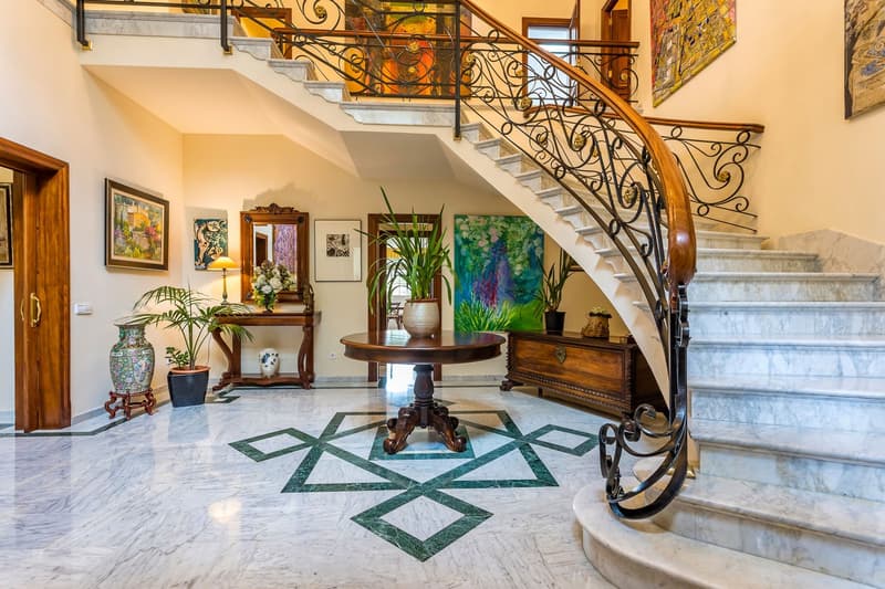 LUXURIOUS VILLA WITH BREATH-TAKING SEA VIEW IN A PRIVILEGED RESIDENTIAL AREA (5)