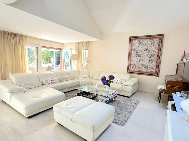Binningen: Attractive 6.5-room villa in prime location with indoor pool and more (4)