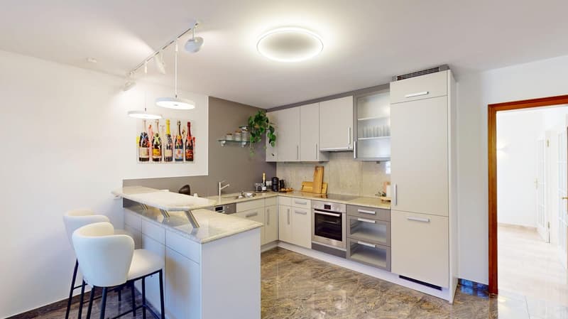 Idyllic country house with panoramic views, large garden and garage in Lupsingen (7)