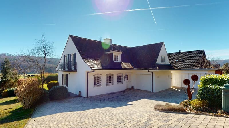 Idyllic country house with panoramic views, large garden and garage in Lupsingen (6)