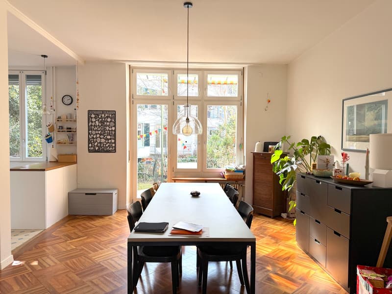 Charming 8-room city house with city garden in a popular location in the heart of the Wettstein quarter (2)