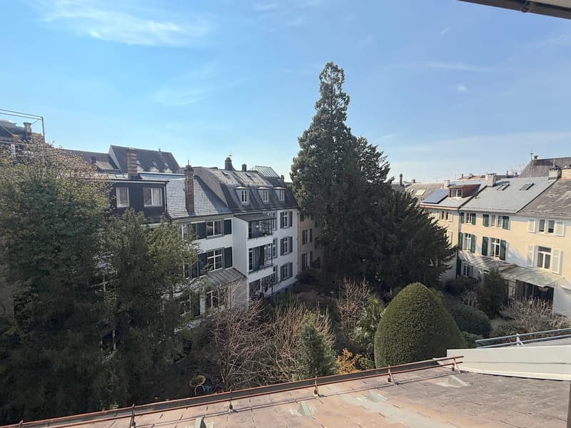 Charming 8-room city house with city garden in a popular location in the heart of the Wettstein quarter (12)