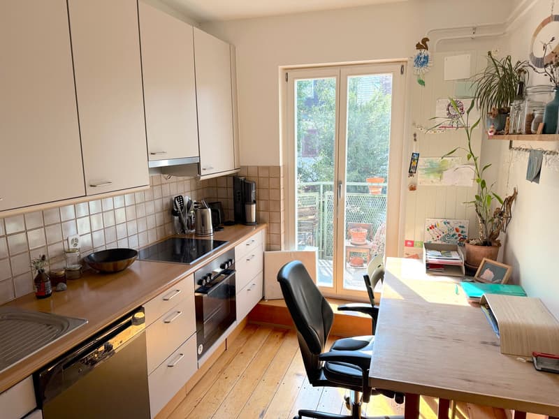 Charming 8-room city house with city garden in a popular location in the heart of the Wettstein quarter (8)