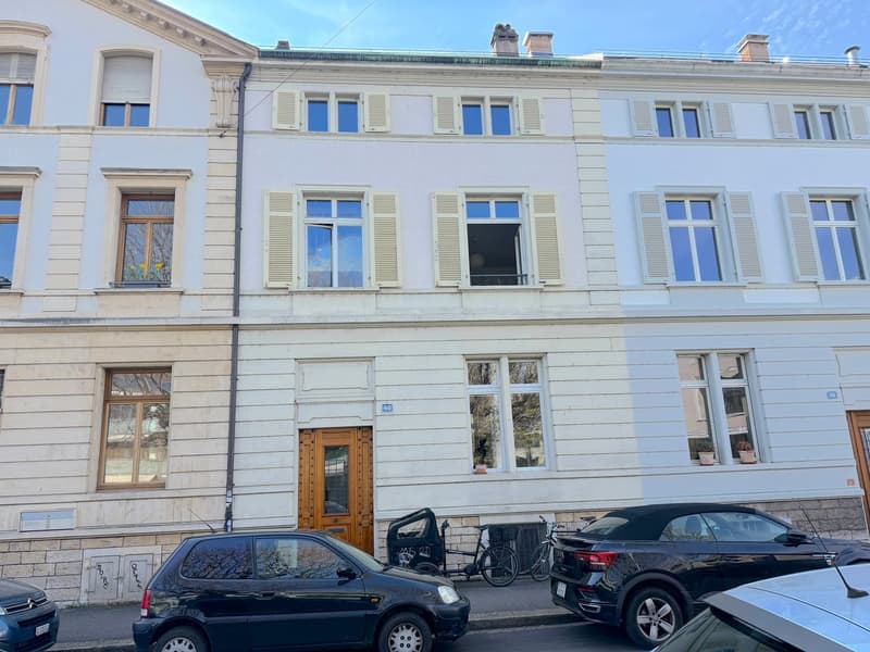 Charming 8-room city house with city garden in a popular location in the heart of the Wettstein quarter (13)