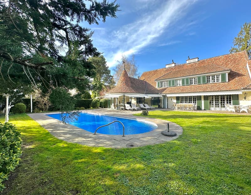 Spacious living in a country house villa with sauna, gym, and outdoor pool in Binningen (1)