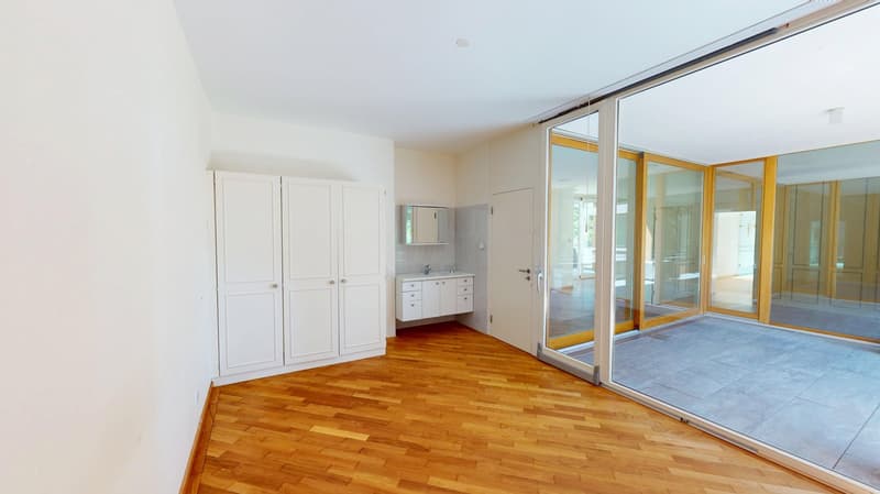 Stylish 284sqm attic apartment with lift, two underground parking spaces, three balconies, and private sauna (5)