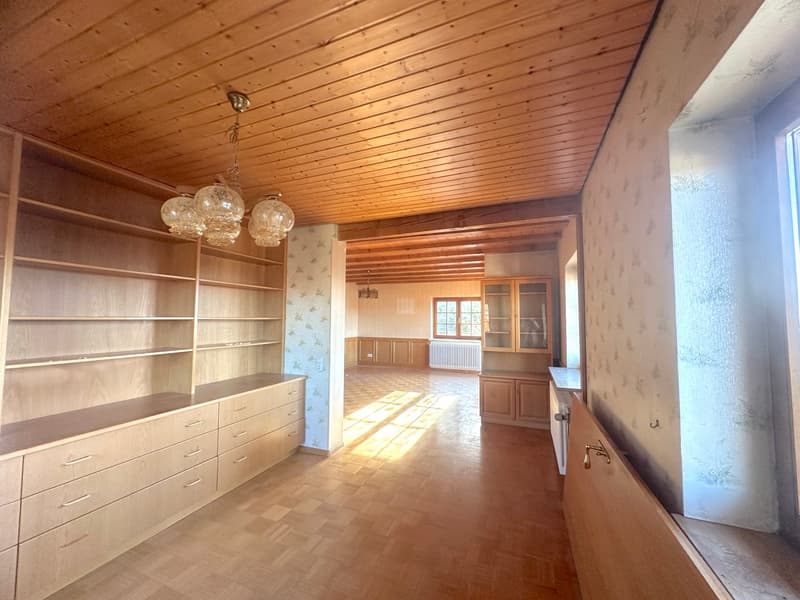 Maison de charme de 4,5 pièces en situation ensoleillée à Holzen avec jardin, garage et potentiel de rénovation (5)