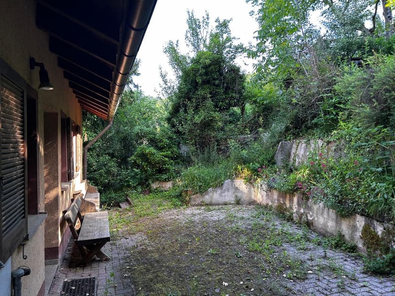 Maison de charme de 4,5 pièces en situation ensoleillée à Holzen avec jardin, garage et potentiel de rénovation (14)