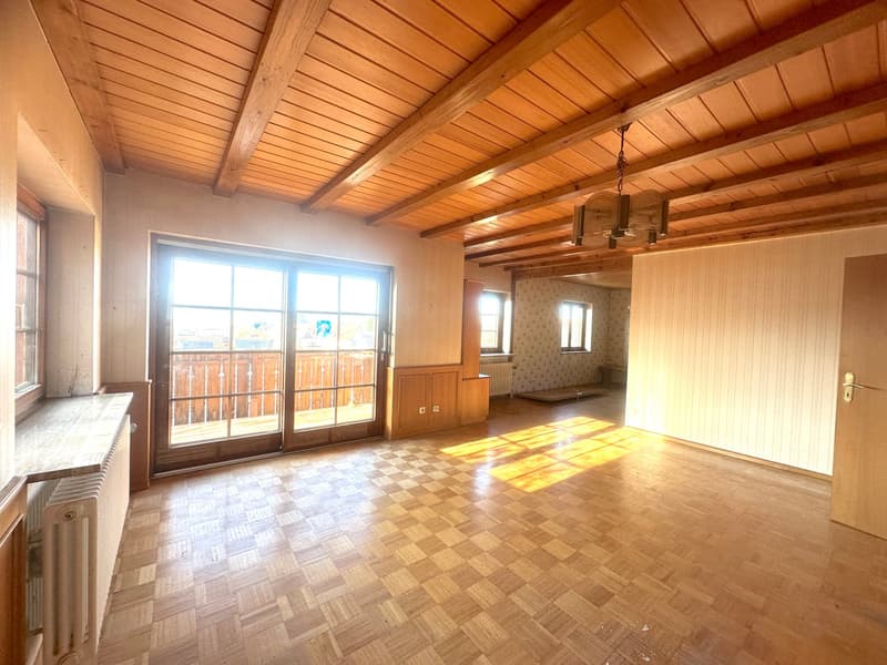 Maison de charme de 4,5 pièces en situation ensoleillée à Holzen avec jardin, garage et potentiel de rénovation (3)