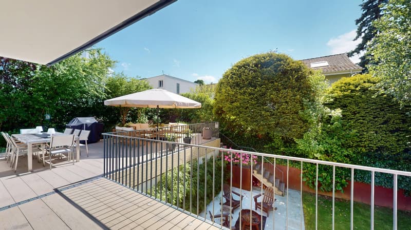 Detached 6-room single-family house with terrace, garden, and garage in a quiet family location in Bottmingen (2)