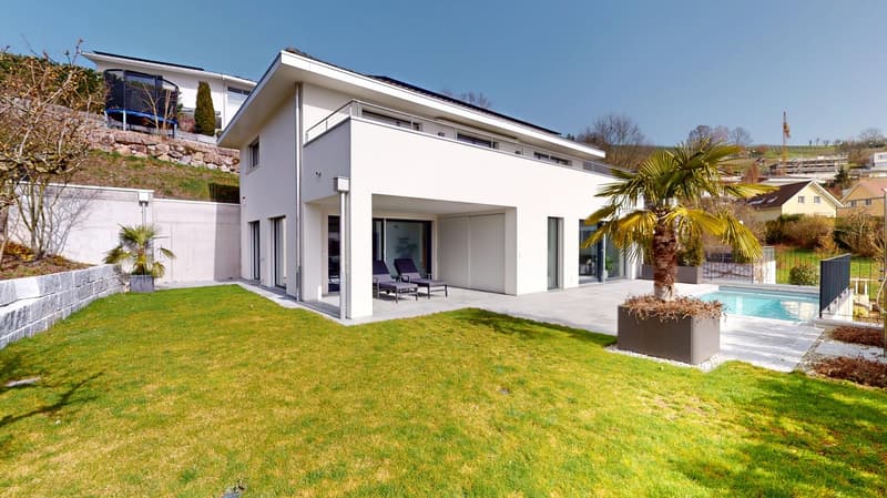 Maison familiale de 6,5 pièces lumineuse avec piscine et trois garages dans un emplacement de vue panoramique de 180 degrés de premier choix (9)