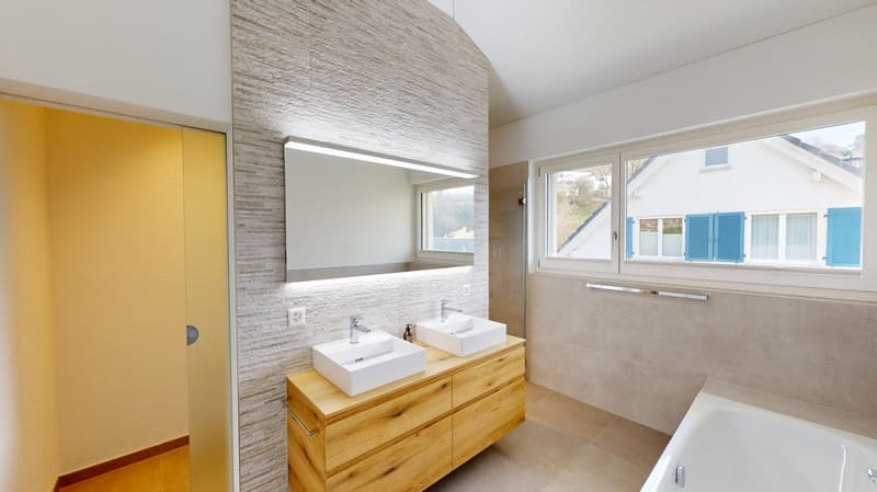 Maison familiale de 6,5 pièces lumineuse avec piscine et trois garages dans un emplacement de vue panoramique de 180 degrés de premier choix (13)