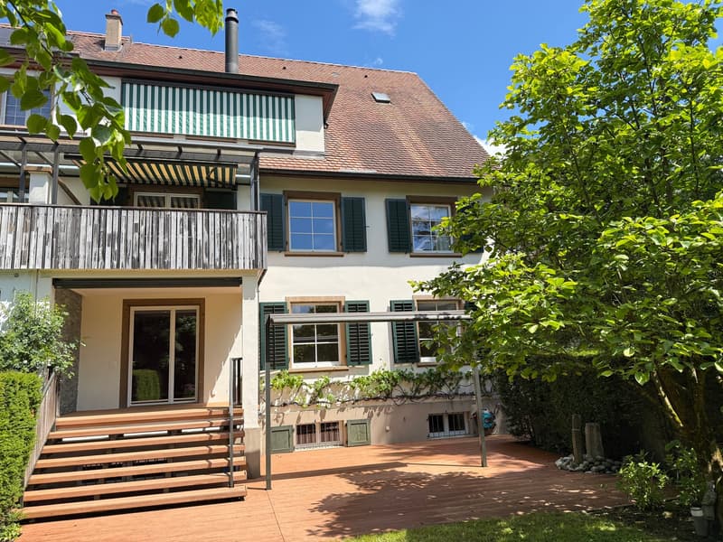 Casa di città stilosa di 10 stanze in una posizione privilegiata a Riehen con un giardino spettacolare e un garage (2)