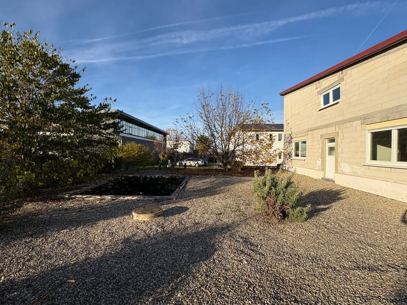 Modern and high-quality commercial property with expanded ground floor and flexible raw construction upper floor (12)