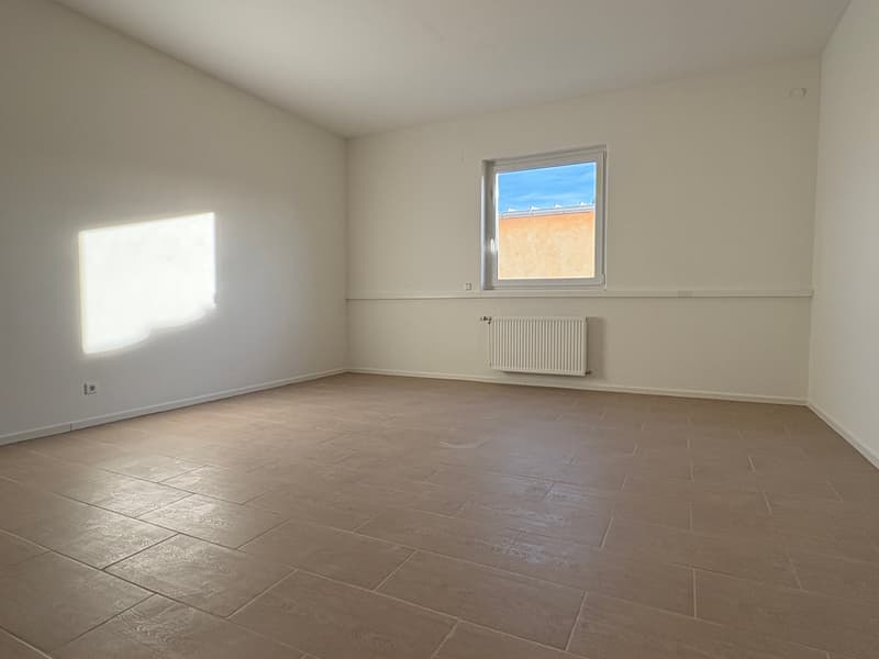 Modern and high-quality commercial property with expanded ground floor and flexible raw construction upper floor (5)