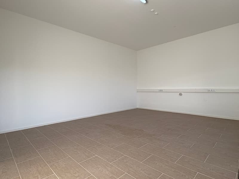 Modern and high-quality commercial property with expanded ground floor and flexible raw construction upper floor (3)
