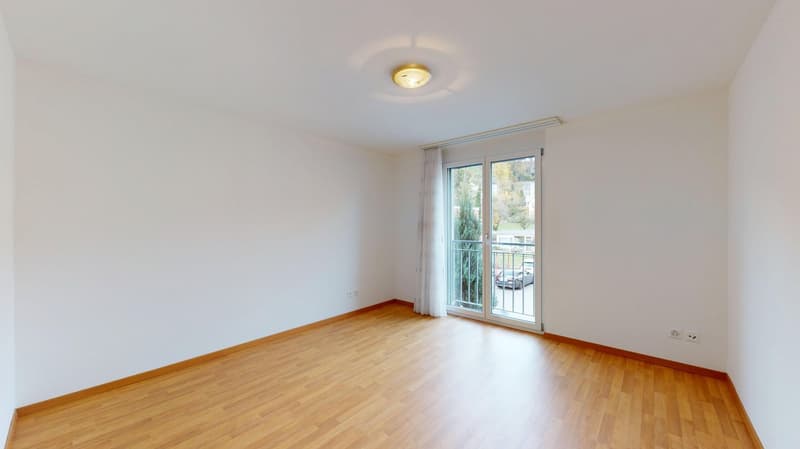 Appartement attractif de 3,5 pièces avec balcon, ascenseur et parking souterrain dans un emplacement central à Laufen (6)