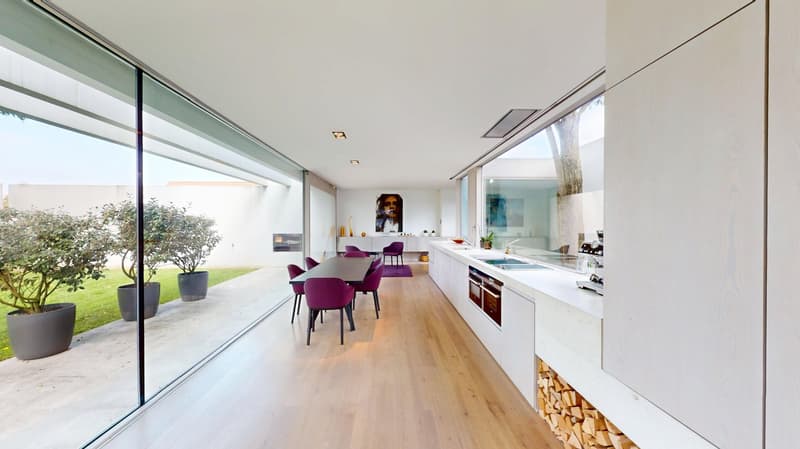 Locali inondati di luce in un'architettura aperta con grande cortile interno e piscina in una posizione privilegiata (5)