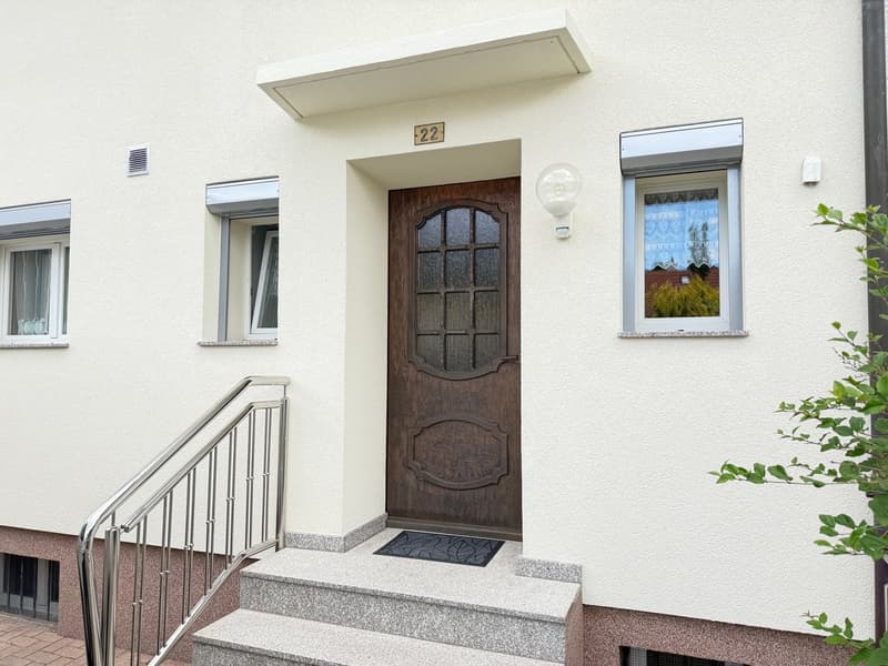 Casa a schiera di 5 locali con ampio giardino invernale in zona residenziale familiare (1)