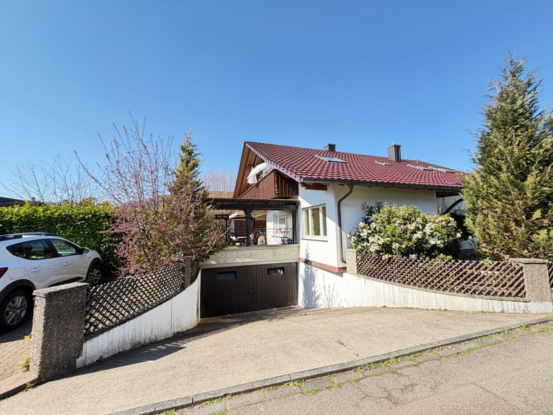 Attraktives 5.5 Zi. Familiyhome mit Gartenparadies in Lörrach-Hauingen (12)
