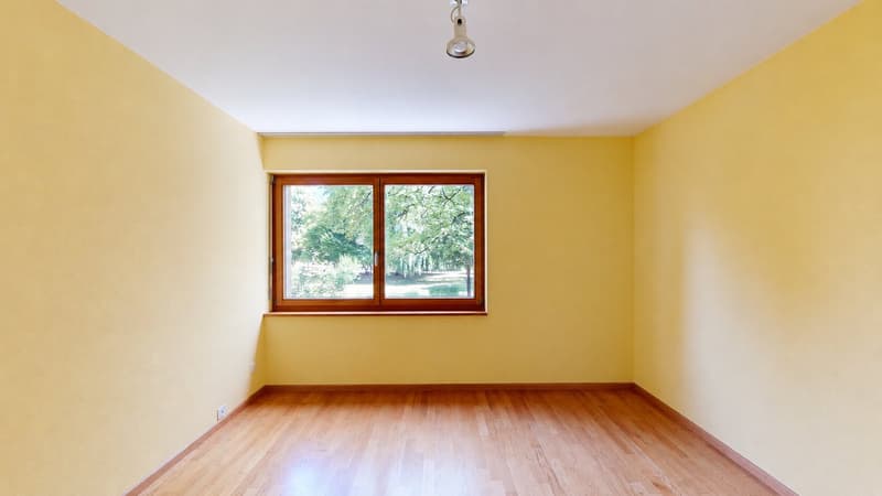Schöne 4,5 Zi Maisonette-Wohnung mit überdachtem Balkon an ruhiger und begehrter Wohnlage in Riehen (11)
