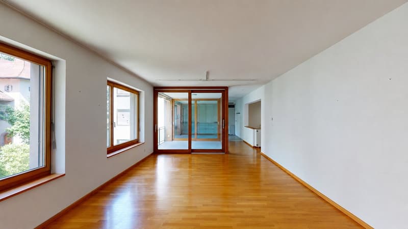 Schöne 4,5 Zi Maisonette-Wohnung mit überdachtem Balkon an ruhiger und begehrter Wohnlage in Riehen (6)