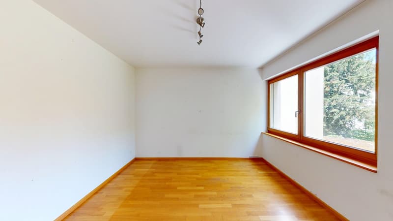 Schöne 4,5 Zi Maisonette-Wohnung mit überdachtem Balkon an ruhiger und begehrter Wohnlage in Riehen (9)